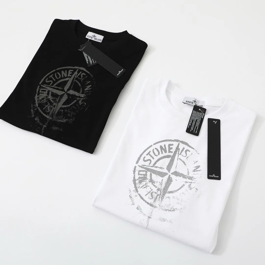 W676#P110💰 [Stone lsland/Stone Island summer new style short-sleeved T-shirt with missing distressed print] ⚠️[Original creation with high control of details] - Made of 260g combed cotton 32-count double yarn, soft and comfortable to the touch, sweat-absorbent and breathable. - Simple, basic and versatile style, original quality, the first choice for couples. - Made in a large factory, four needles and five threads on the shoulder, neatly arranged, high quality workmanship. - Same style for men and women. Very versatile, one piece for everyone, details are clearly visible. Color: Black White Size: M L